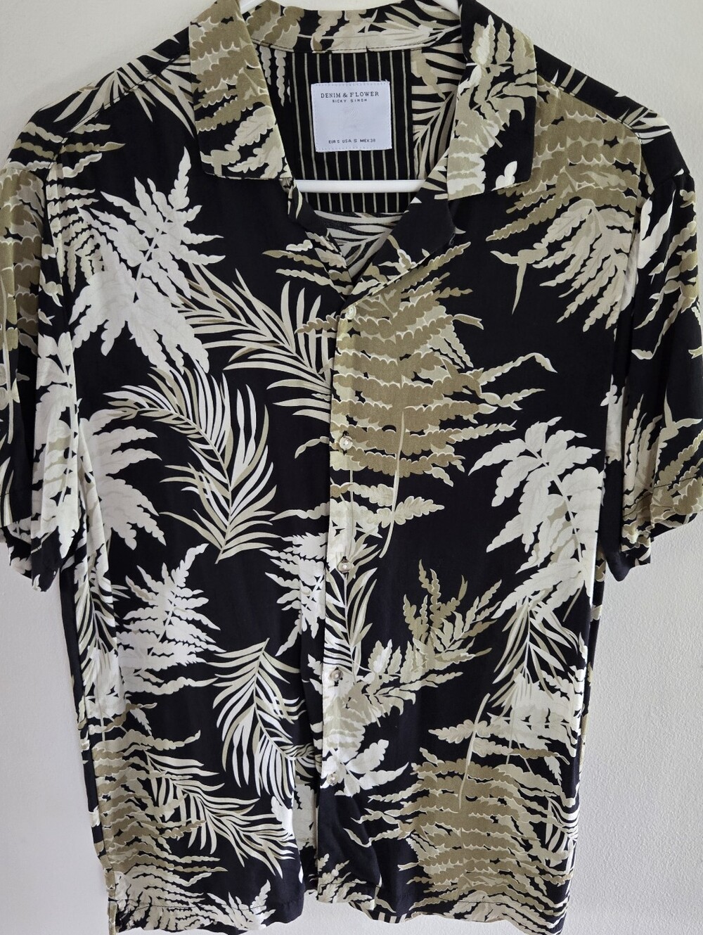 DENIM & FLOWER Ricky Singh Sz Small Button up Collared Shirt Black Olive Ferns